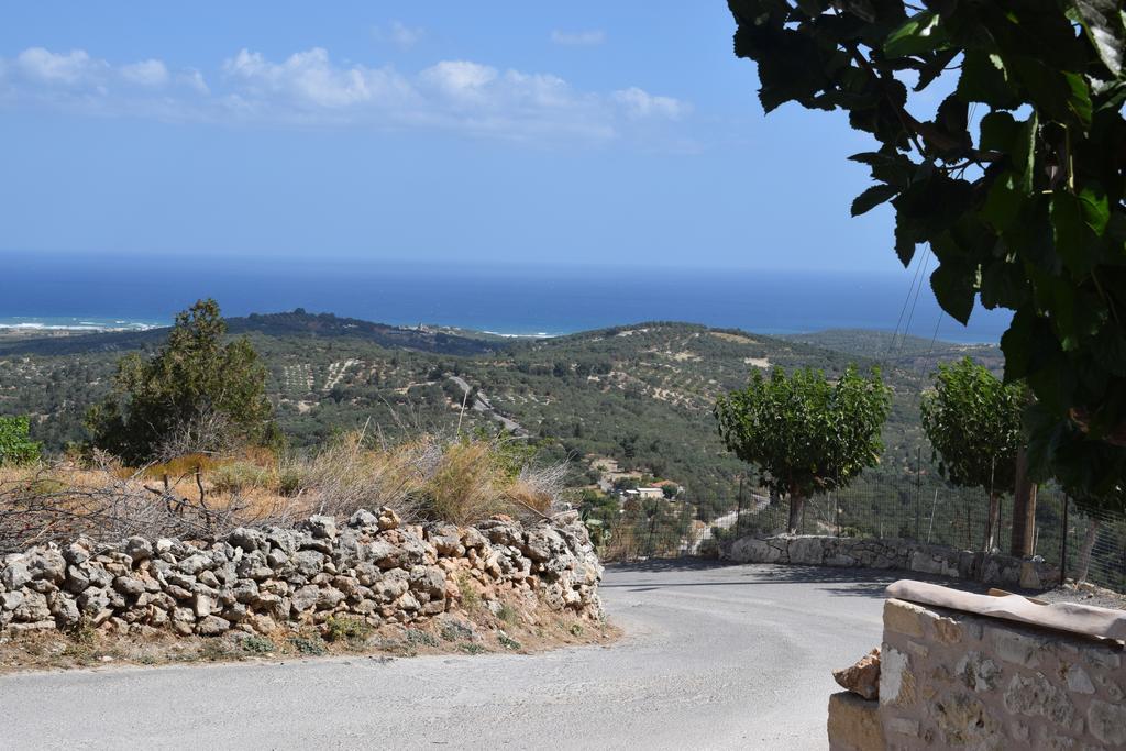 Traditional Stonebuilt Villa Leonanto, Only 5 Km From A Sandy Beach Kástellos Exterior photo